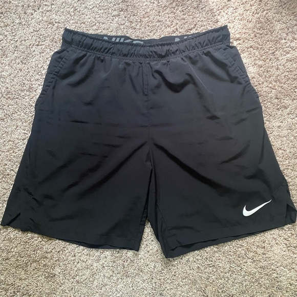 Men’s Nike Dry Fit Unlined Shorts size Large Black with White logo - Picture 9 of 10